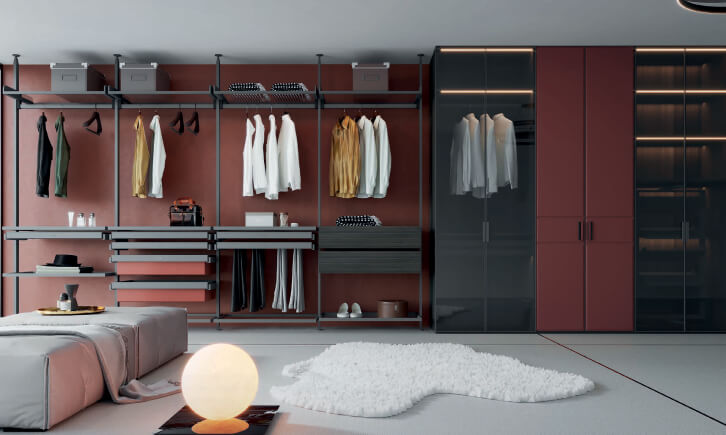 Pillar-Type Closet